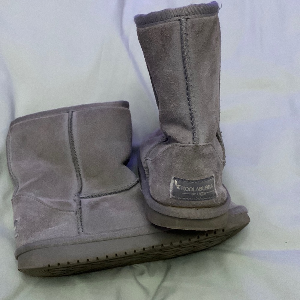 Girls Koolaburra by Uggs boots size 2. Has some wear.